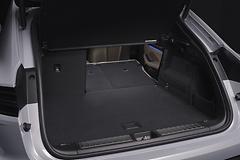 Porsche-Macan_Turbo-2025-1600-63.jpg