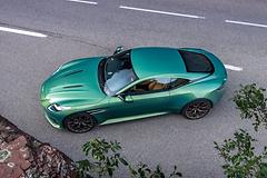 Aston_Martin-DB12-2024-HD-f24069891b7c03b6ca7ba0da995781d5f5fd81464.jpg