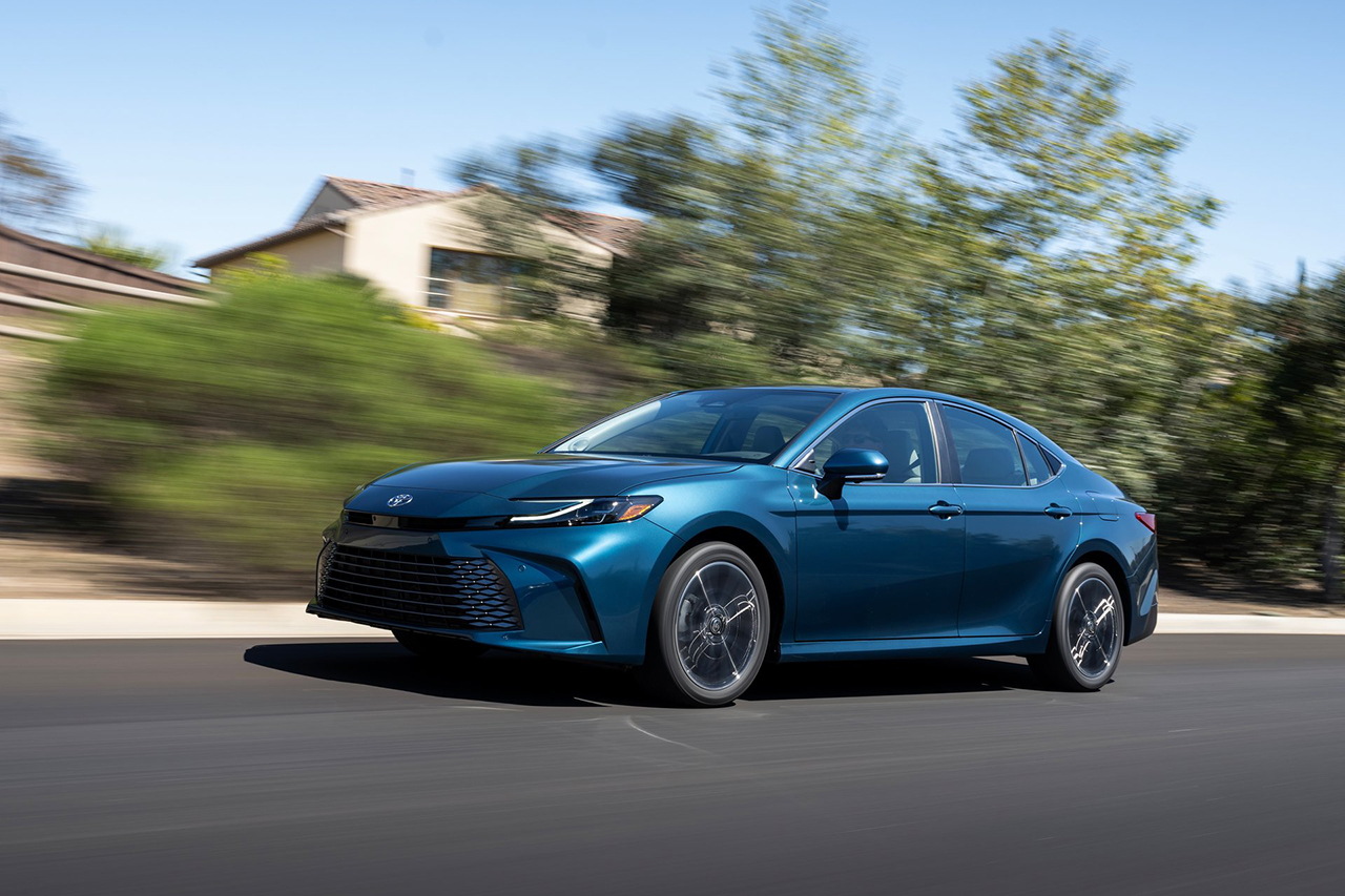 Toyota-Camry_Hybrid-2025-HD-6b79f4cd1b8457c1a979bbcaf8d5337a0c8557a4f.jpg