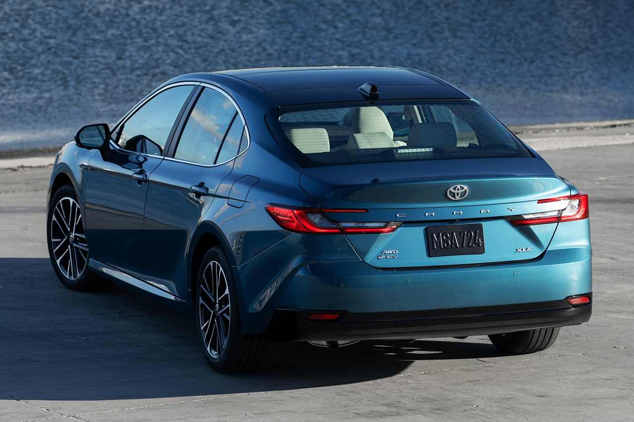 Toyota-Camry_Hybrid-2025-HD-c2040a251b847a86cfe70a270d83d790f1f8e7a4f.jpg