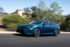 Toyota-Camry_Hybrid-2025-HD-6b79f4cd1b8457c1a979bbcaf8d5337a0c8557a4f.jpg