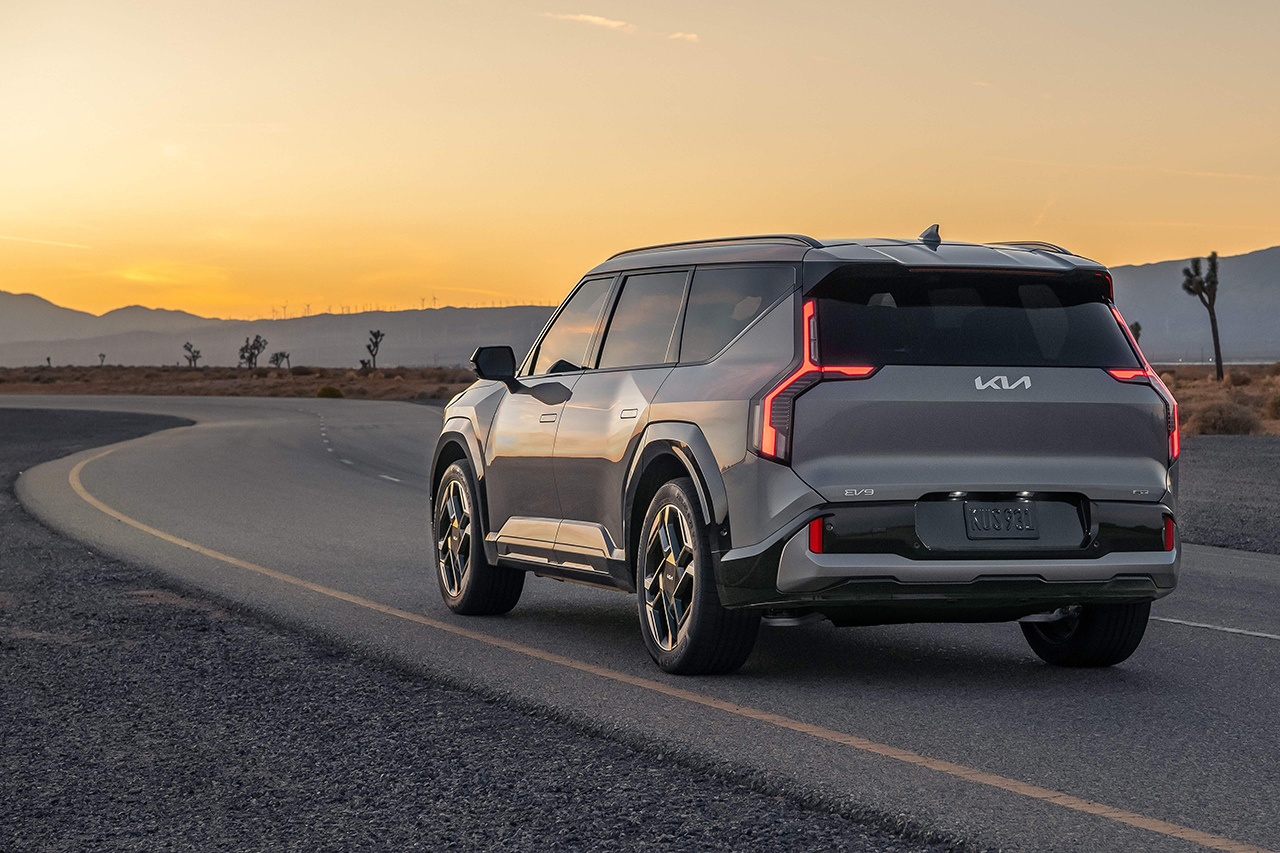 Kia-EV9_GT-2026-Rear_Three-Quarter.dd502560.jpg