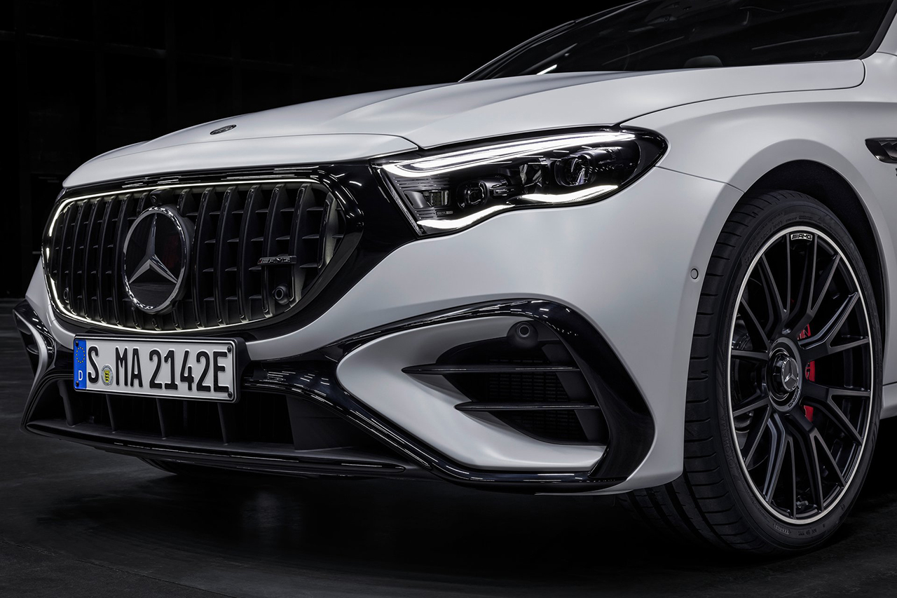 Mercedes-Benz-E53_AMG_Hybrid-2025-HD-7d52b0ef1ba757997b296b7bb8c031a7be4028d32.jpg