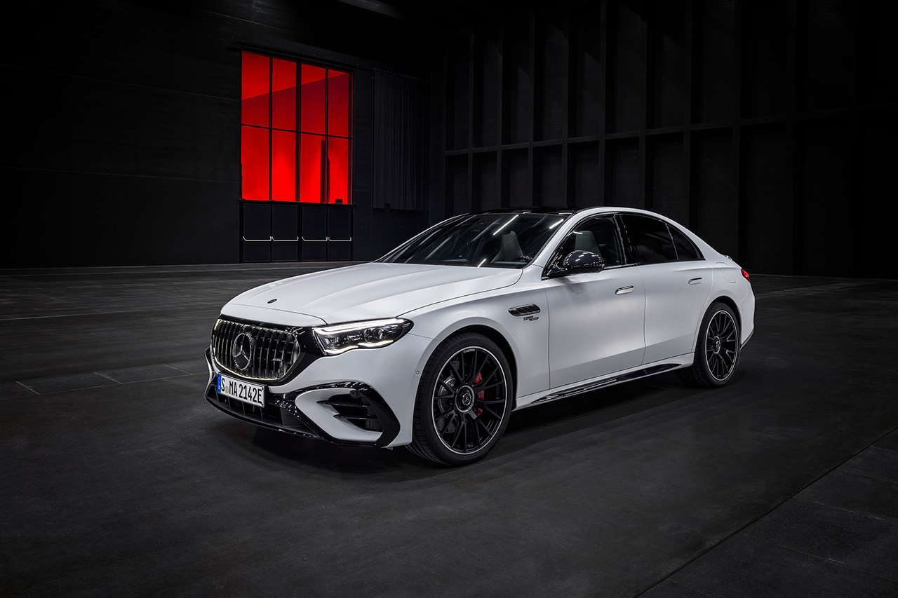Mercedes-Benz-E53_AMG_Hybrid-2025-wallpaper.jpg