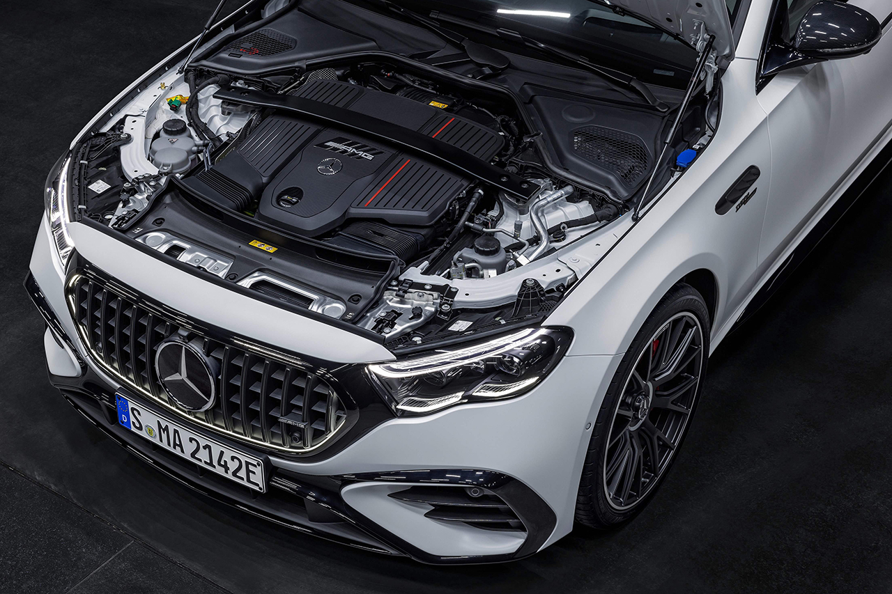 Mercedes-Benz-E53_AMG_Hybrid-2025-Engine_Bay.55cde04d.jpg