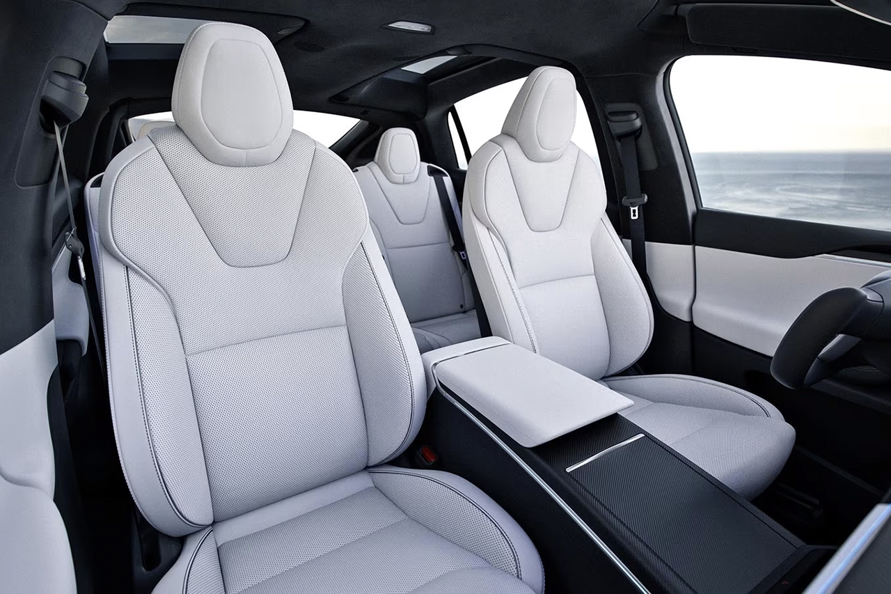 model-x-d-modal-2.0-quiet-cabin-na.jpg