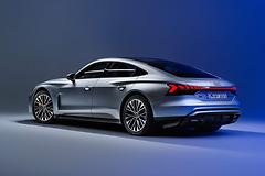 Audi-S_e-tron_GT-2025-Rear_Three-Quarter.bf12a965.jpg