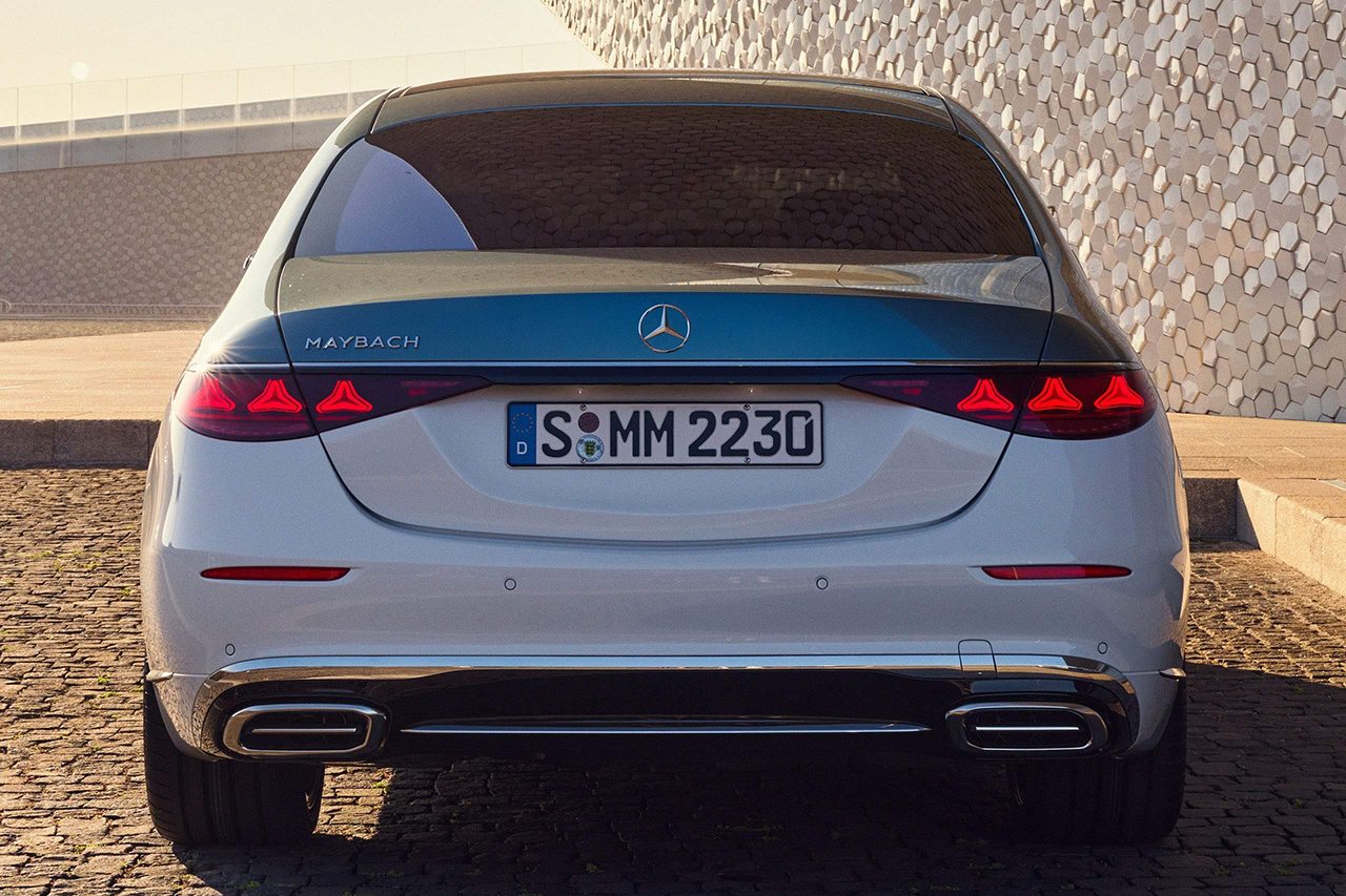 Mercedes-Benz-S-Class_Maybach-2027-Rear.2d6a428e.jpg