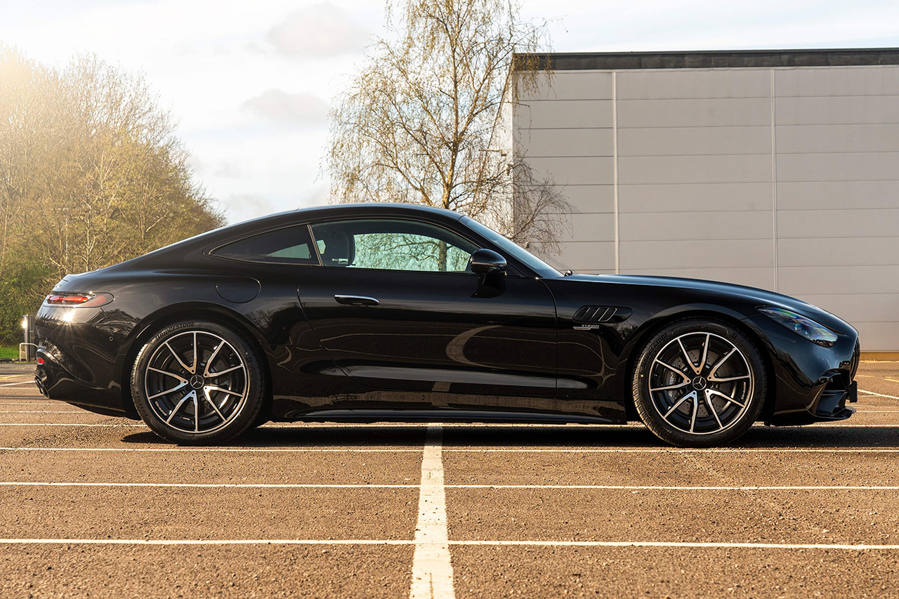 Mercedes-Benz-AMG_GT43_UK-Version-2025-Side_Profile.aa54dd37.jpg