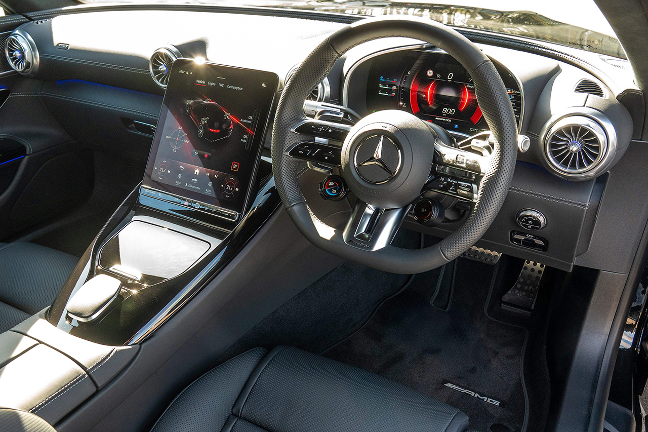 Mercedes-Benz-AMG_GT43_UK-Version-2025-Interior.aa54dd37.jpg