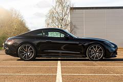 Mercedes-Benz-AMG_GT43_UK-Version-2025-Side_Profile.aa54dd37.jpg