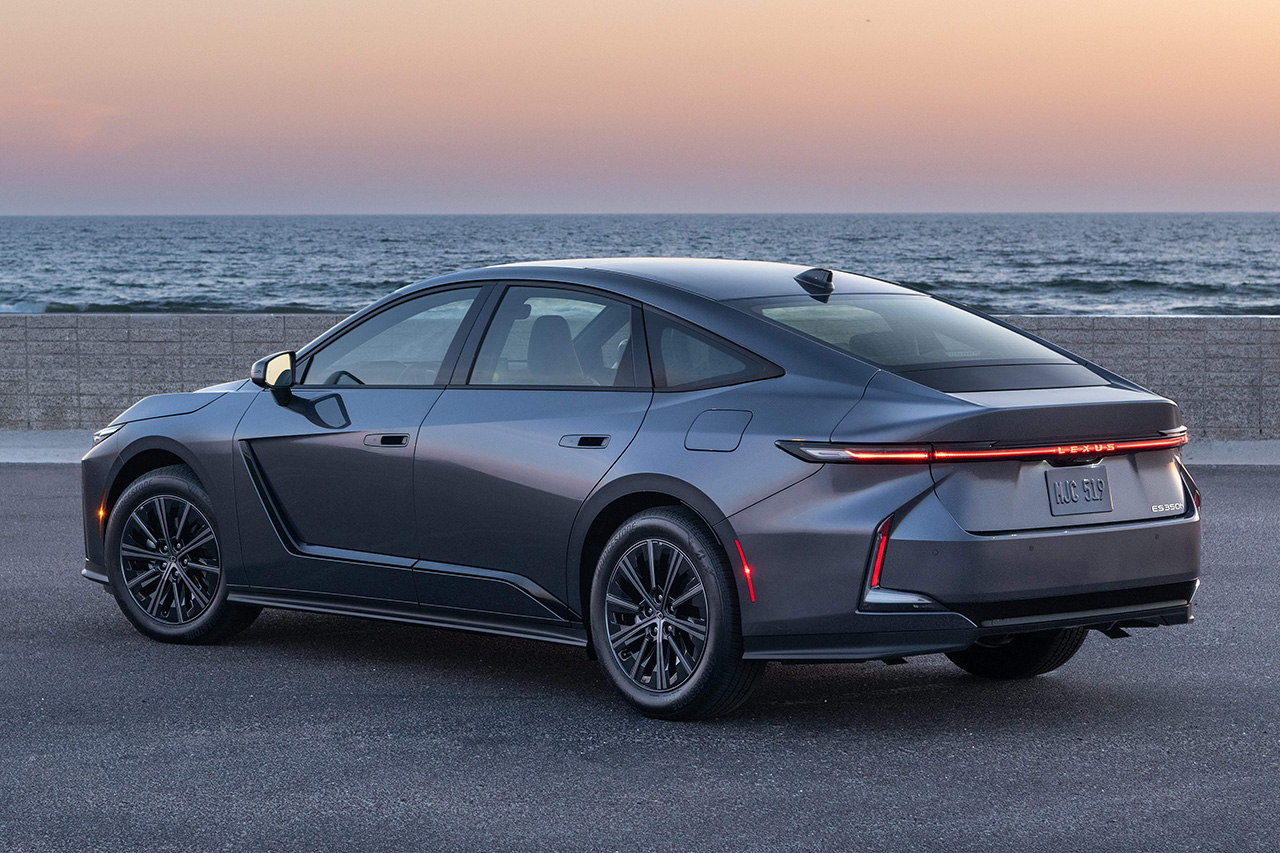 Lexus-ES_350h-2026-Rear_Three-Quarter.2b924a95.jpg